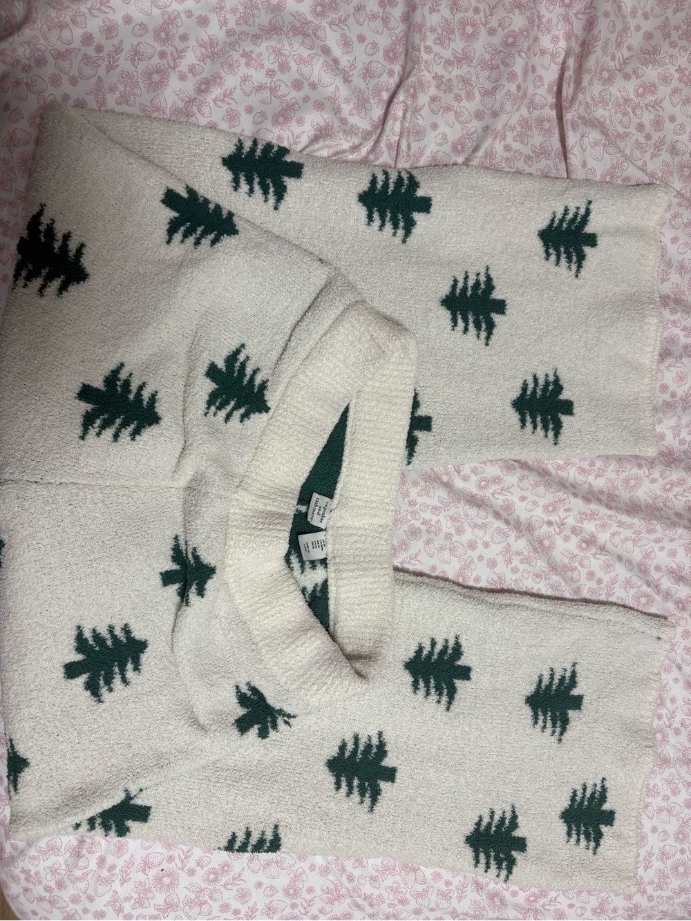 cupcakes & cashmere Cream Tree-Print Kids Pajama Set
